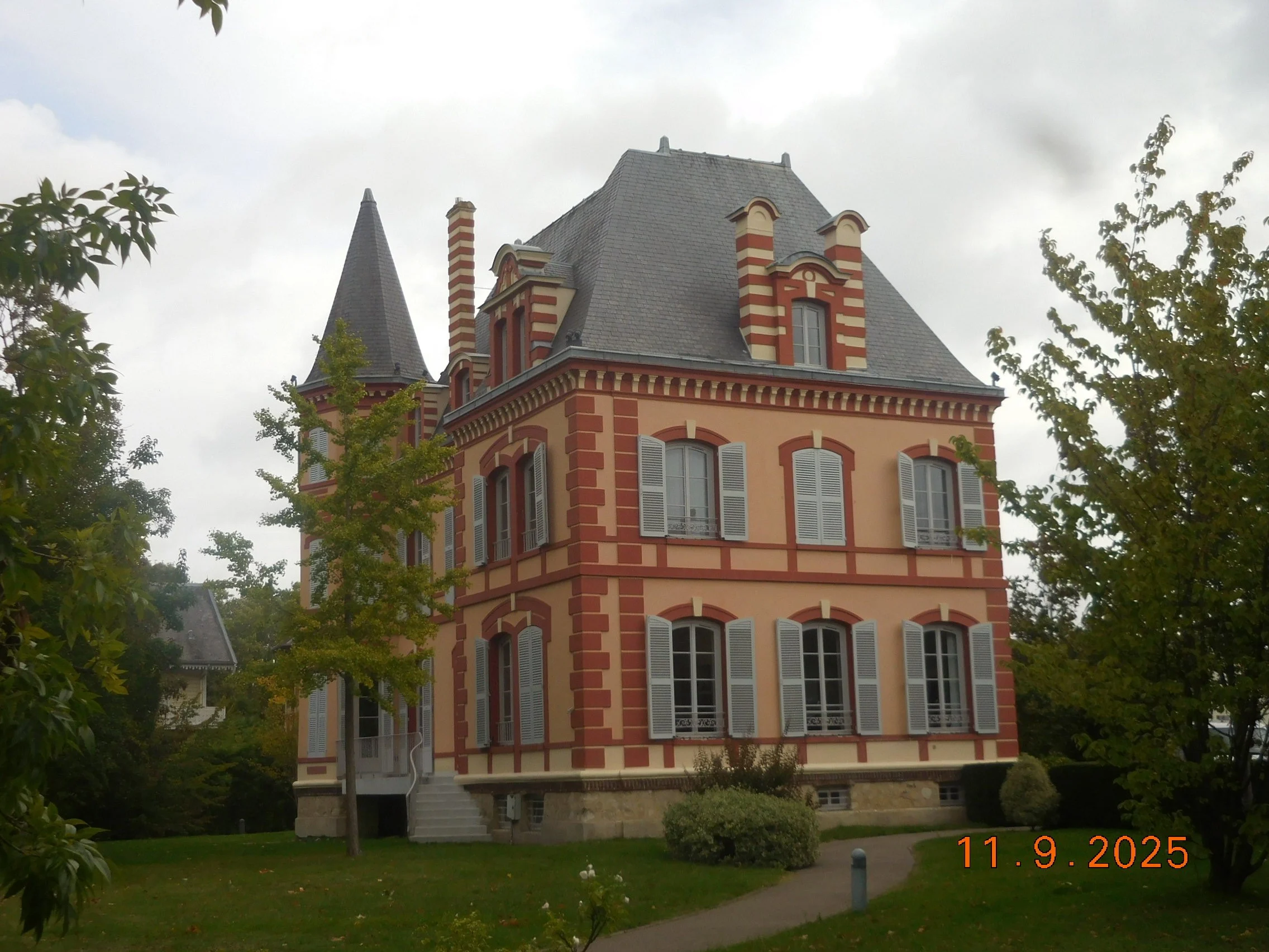 DANS L'ISLE ADAM LE 11/09/2025