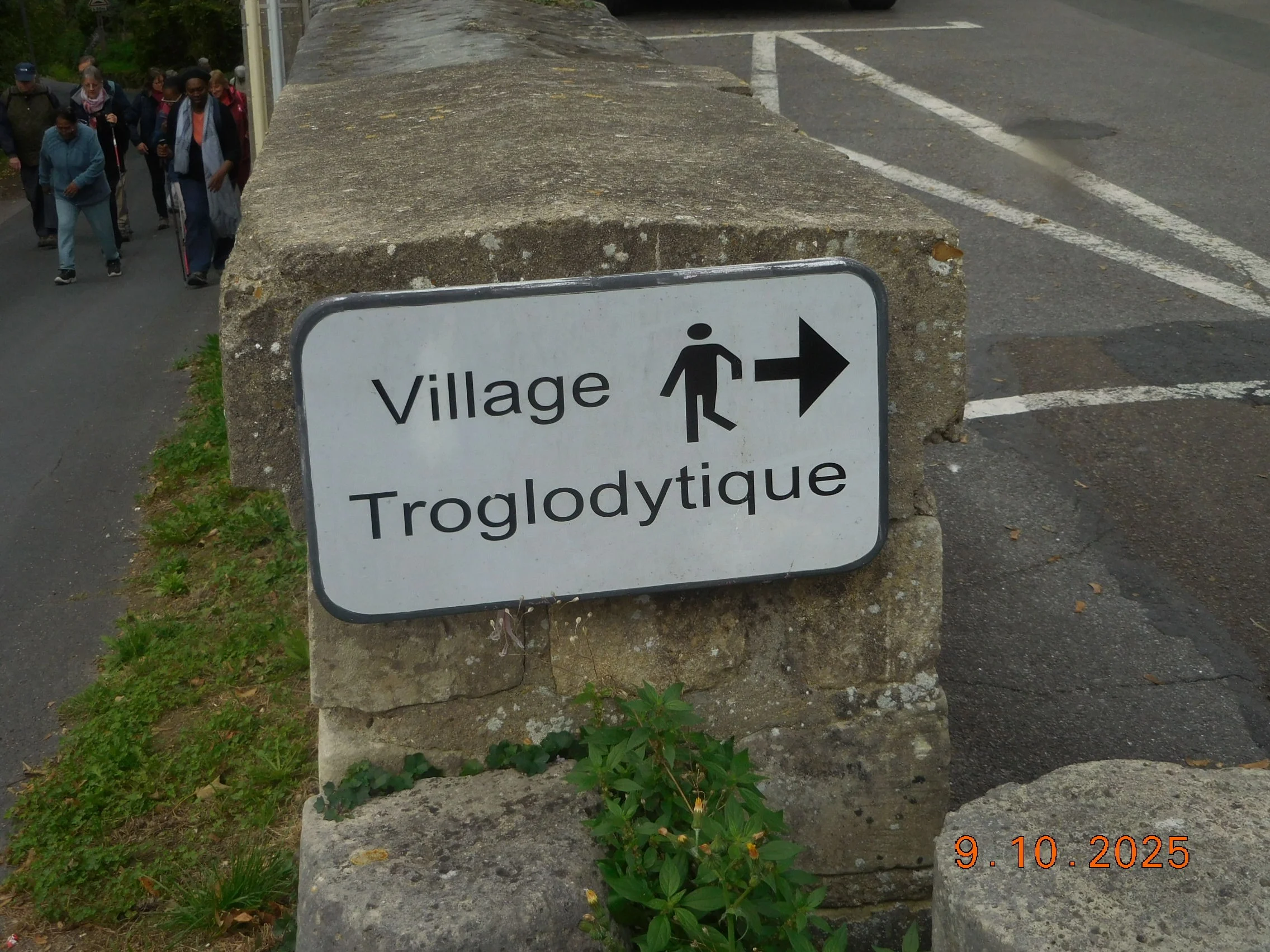 Gouvieux - les  Troglodytes et la Vigne 