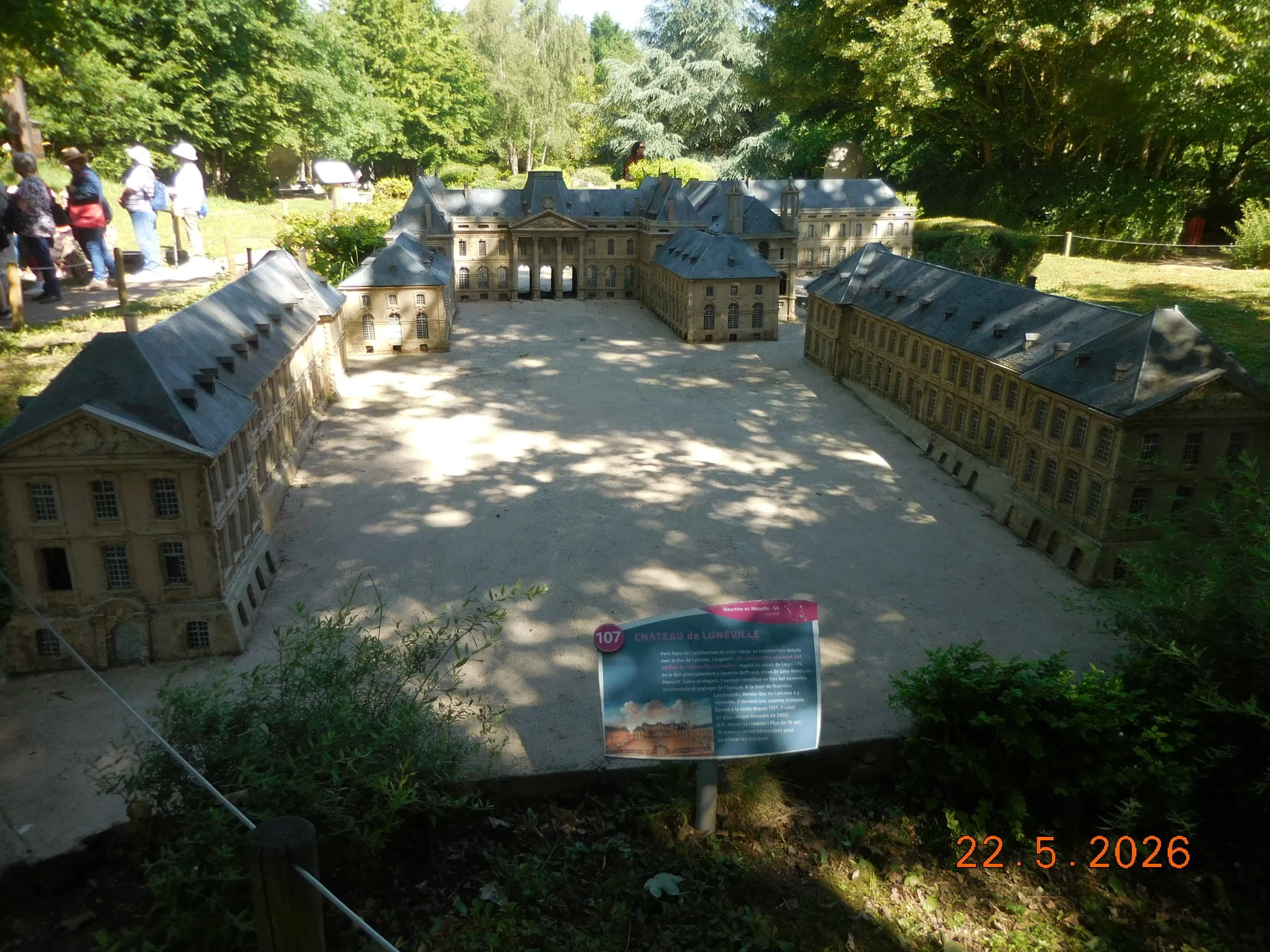 Reproduction au 1/30éme monuments et villages français