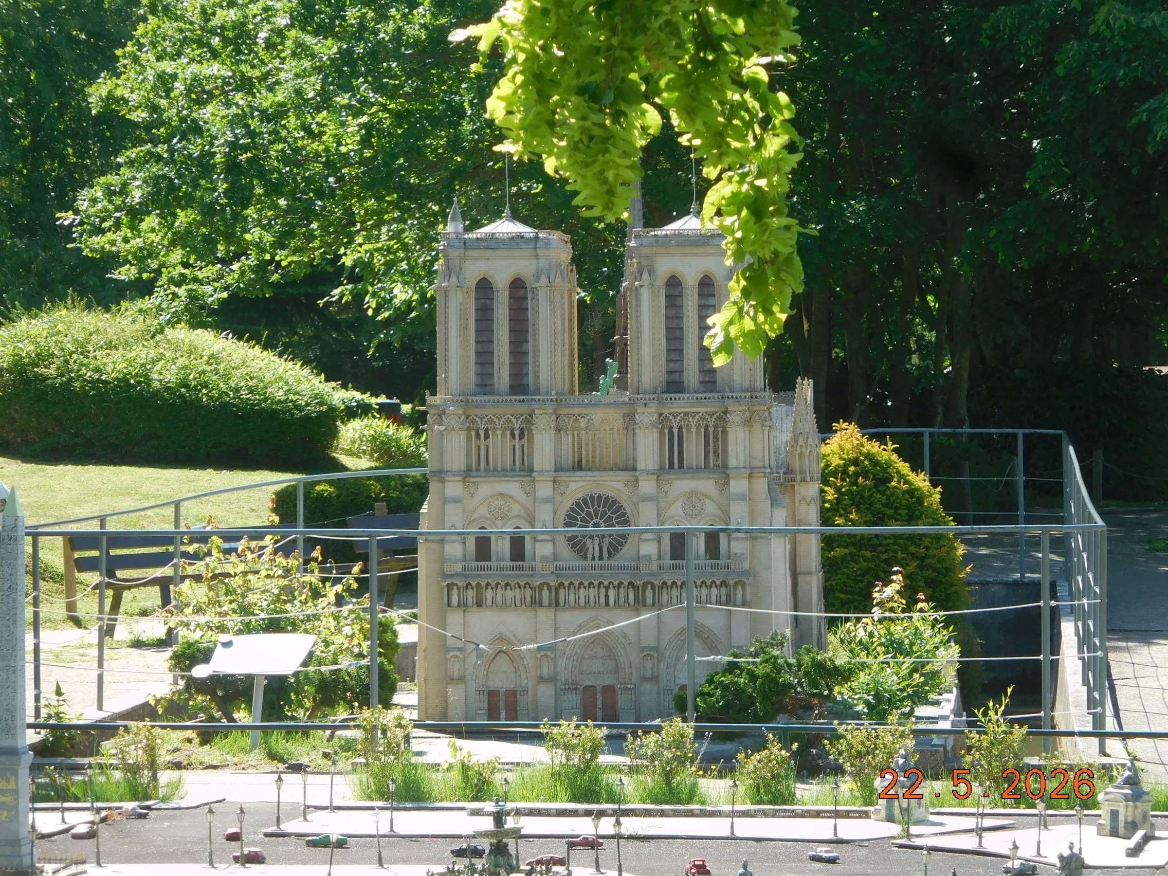 Reproduction au 1/30éme monuments et villages français