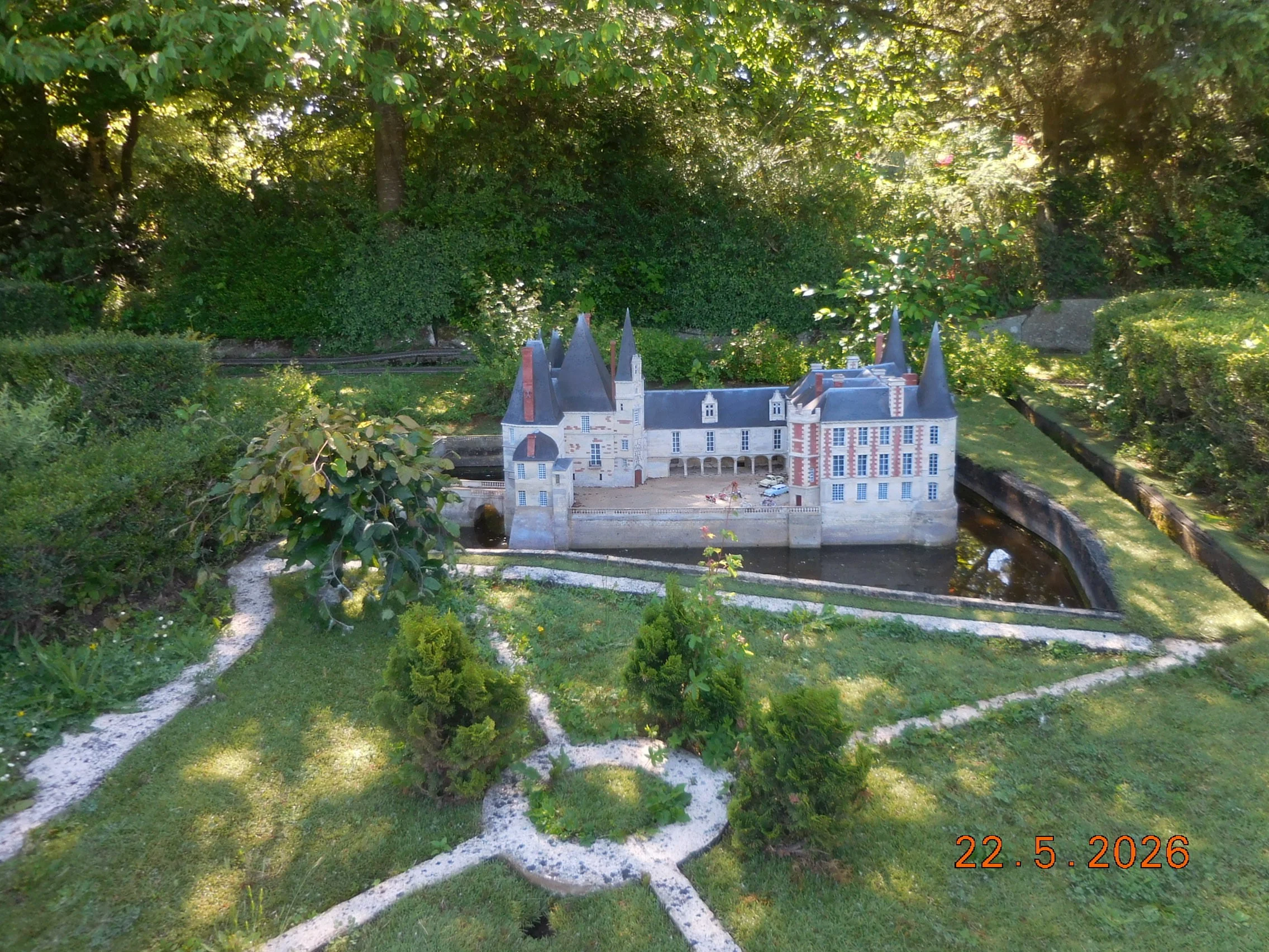 Reproduction au 1/30éme monuments et villages français