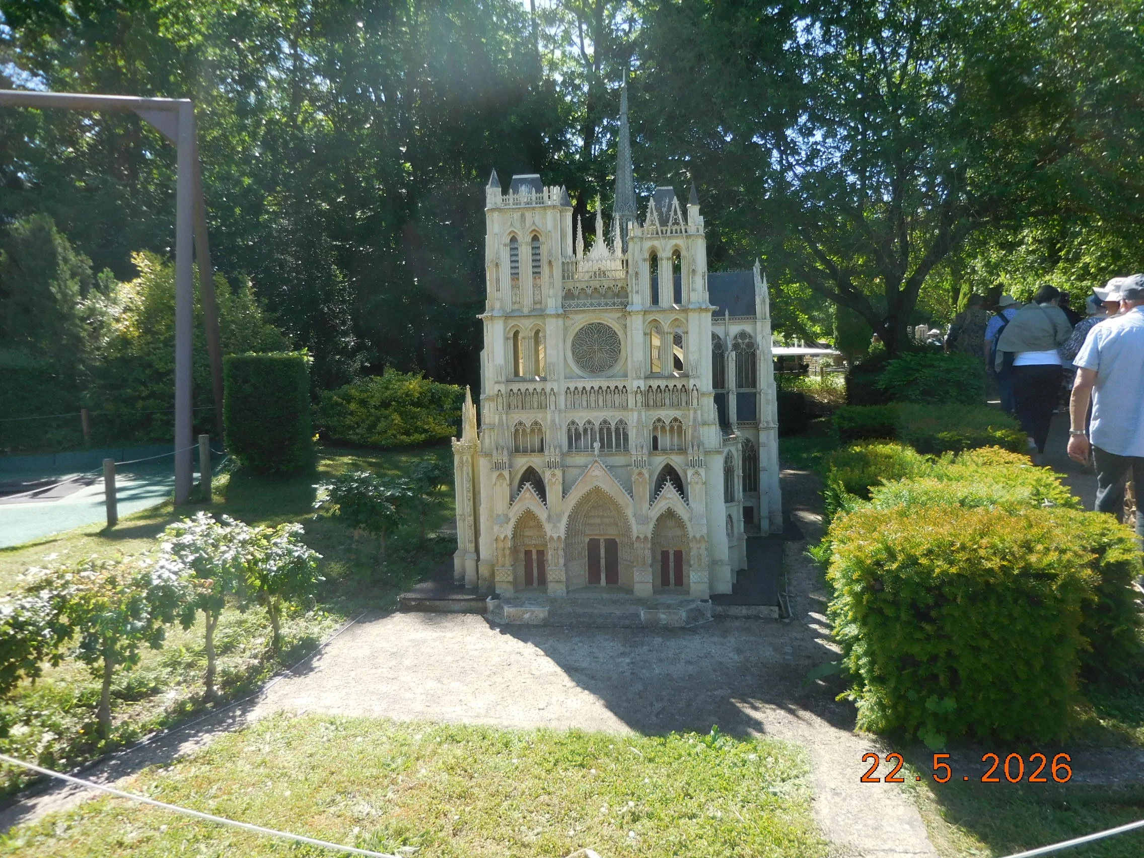 Reproduction au 1/30éme monuments et villages français