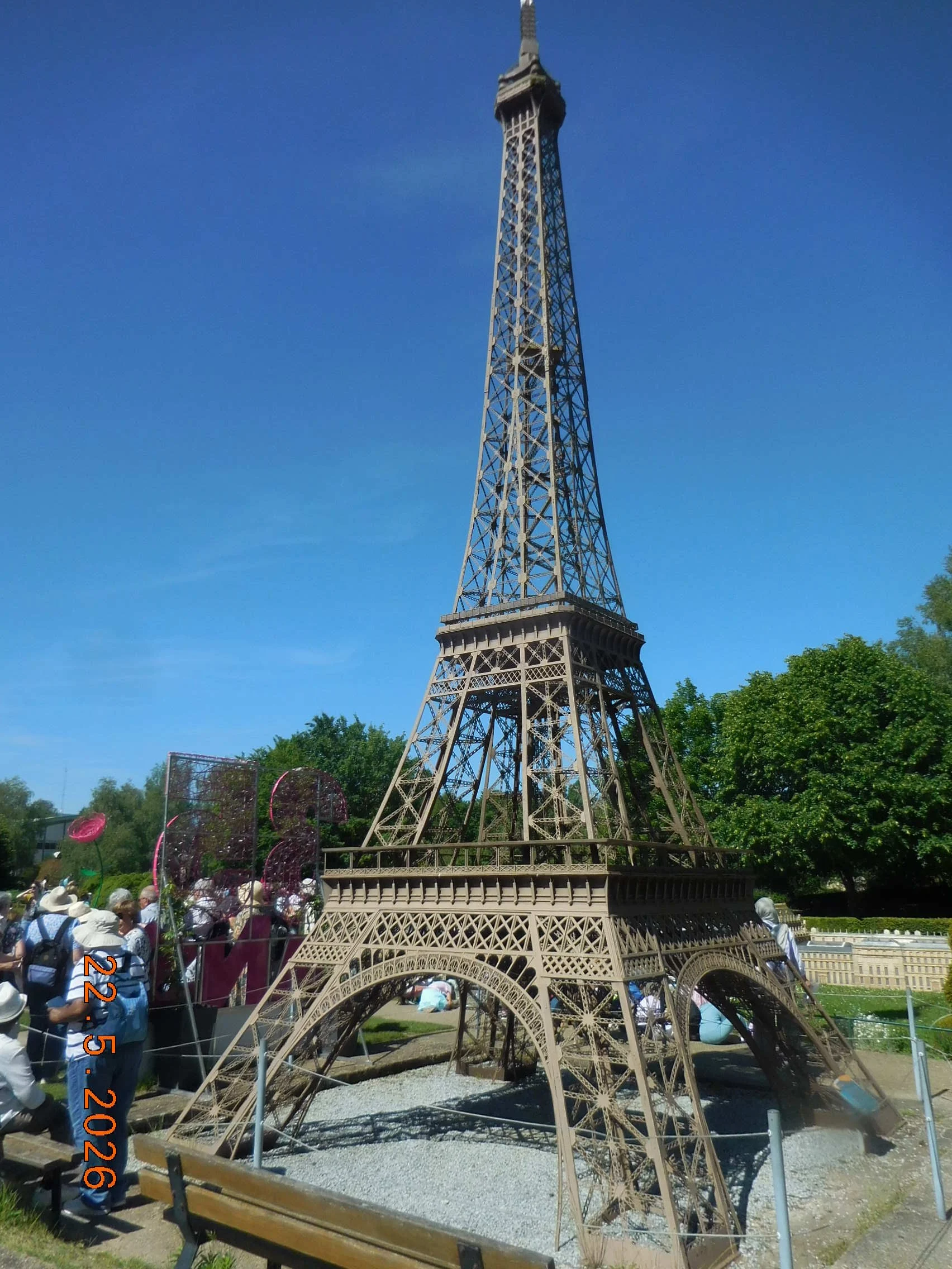 Reproduction au 1/30éme monuments et villages français