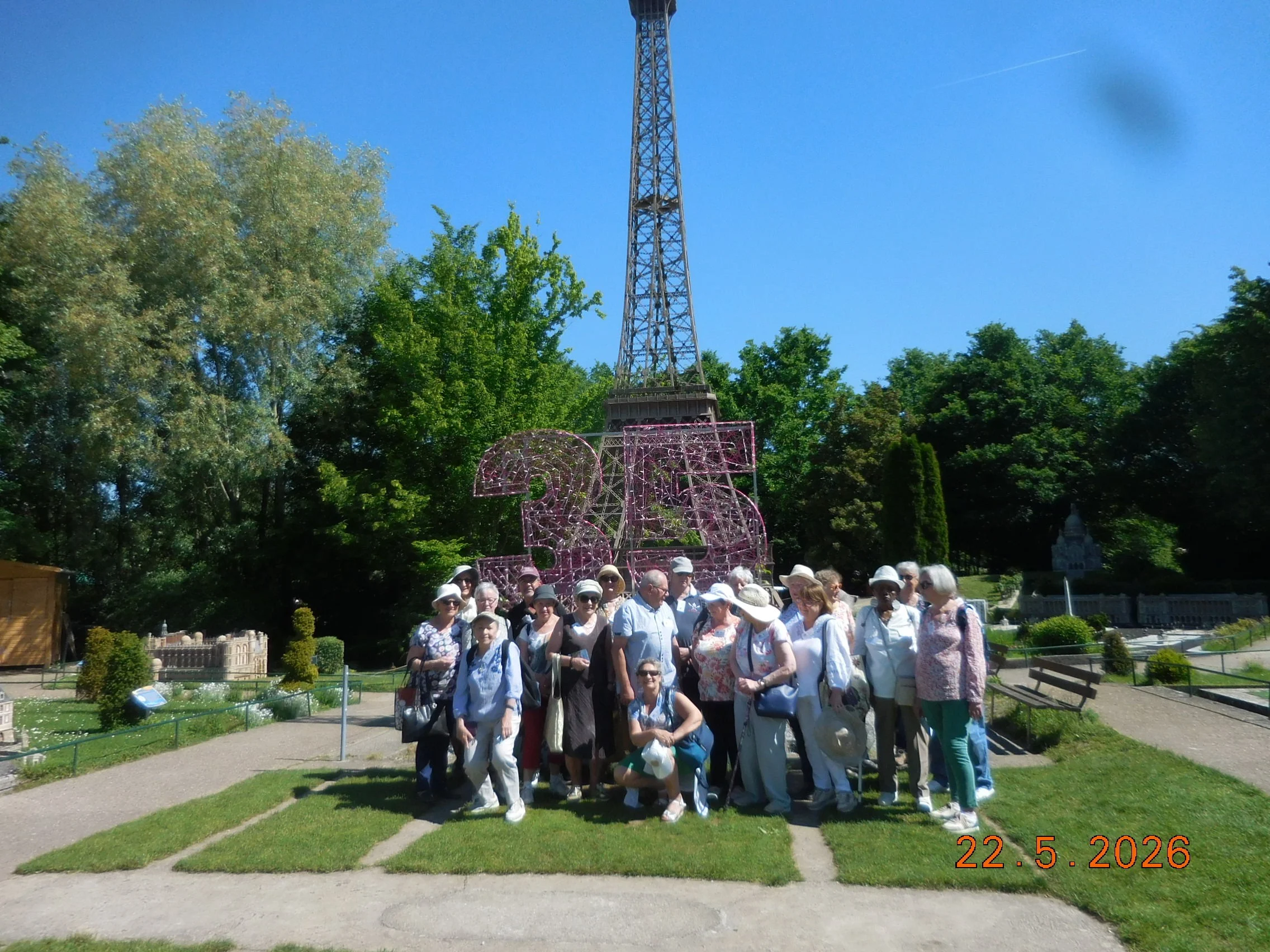 Reproduction au 1/30éme monuments et villages français