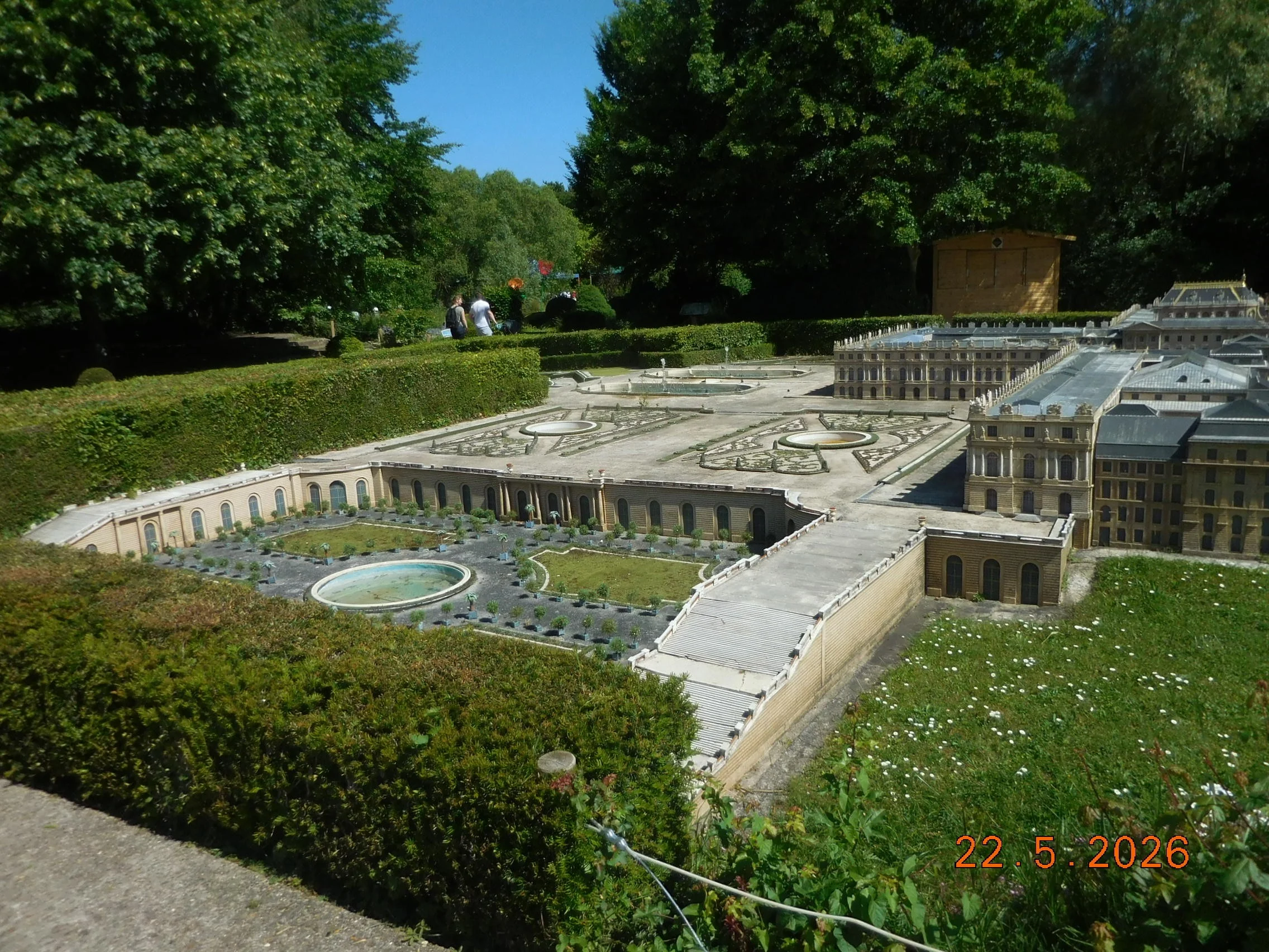 Reproduction au 1/30éme monuments et villages français