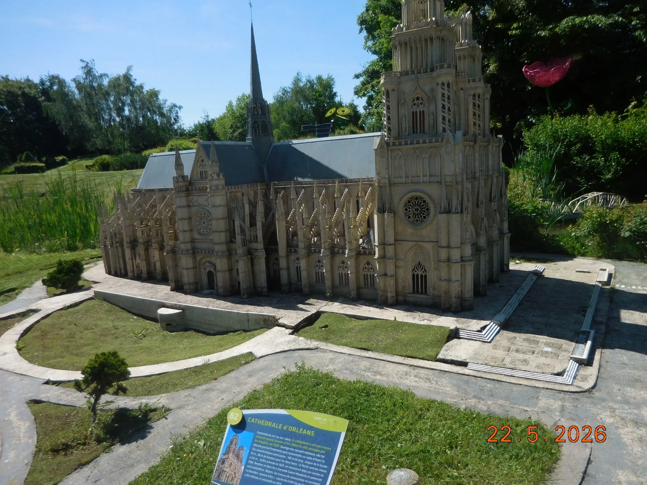 Reproduction au 1/30éme monuments et villages français