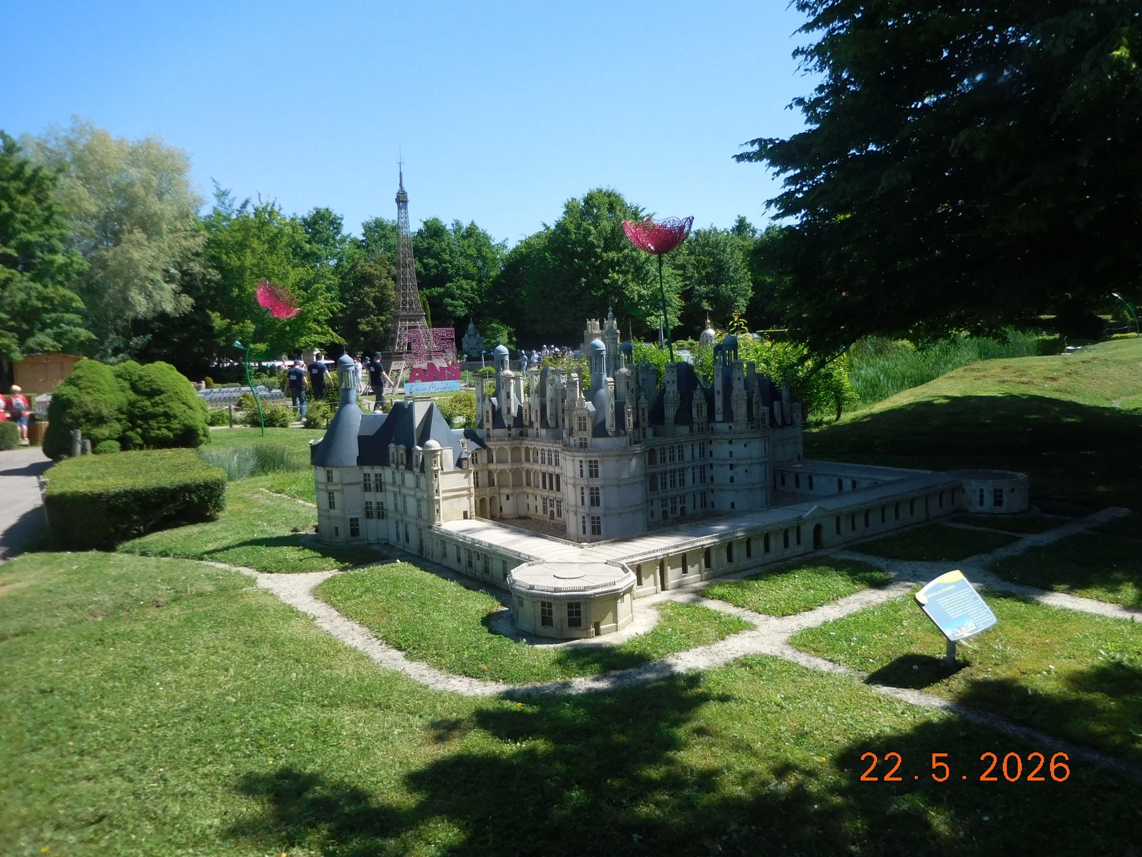 Reproduction au 1/30éme monuments et villages français