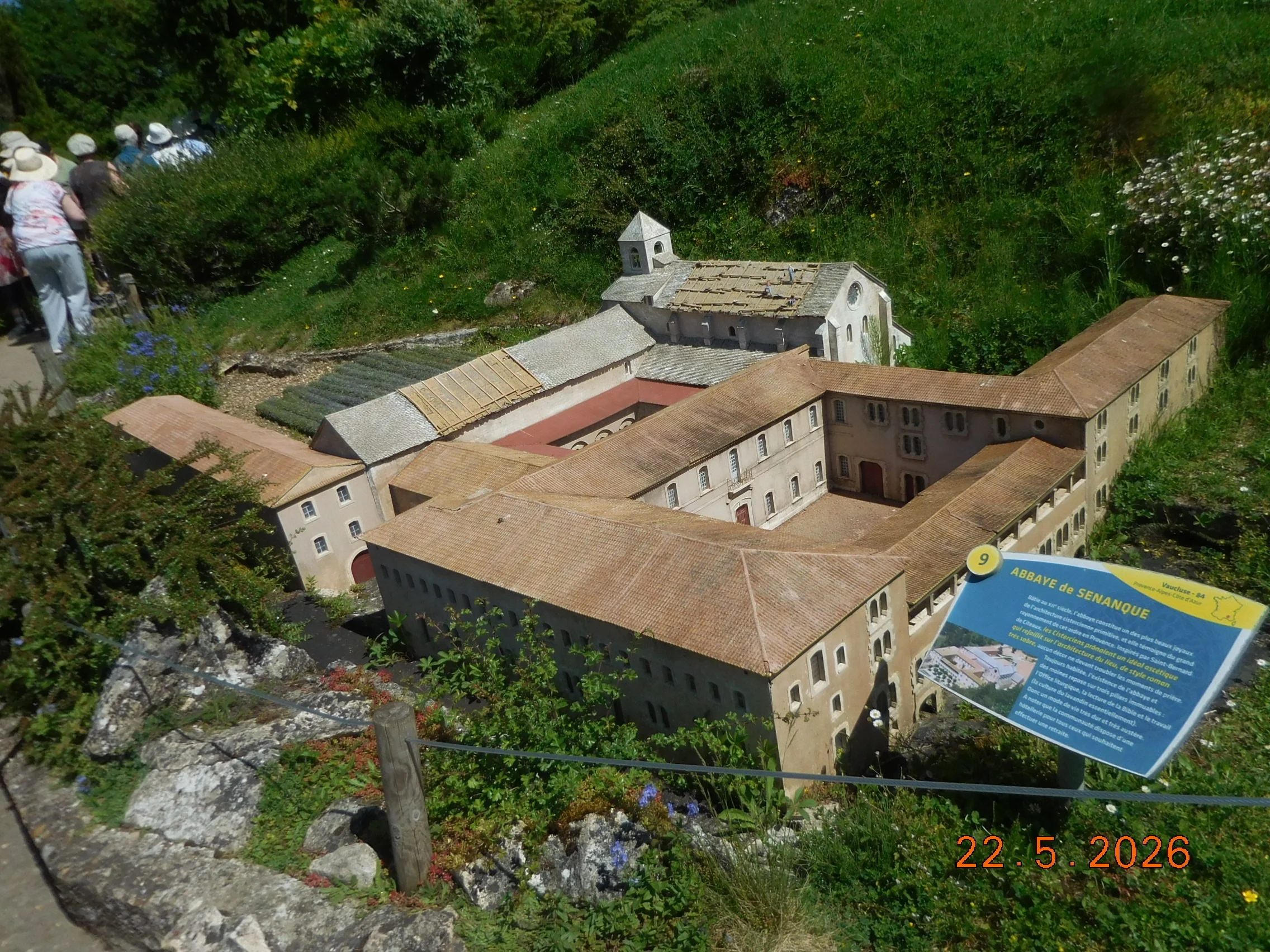 Reproduction au 1/30éme monuments et villages français