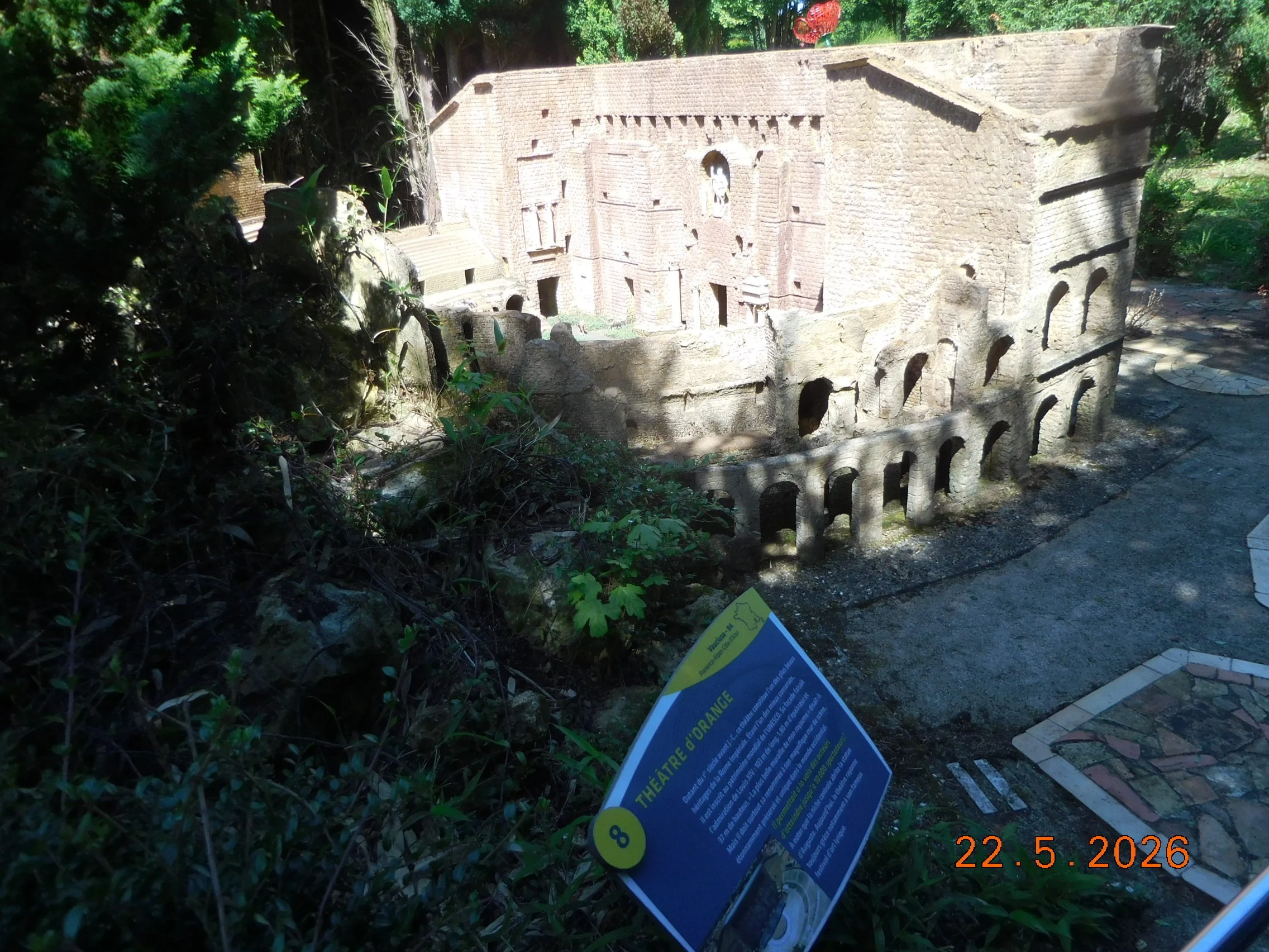 Reproduction au 1/30éme monuments et villages français