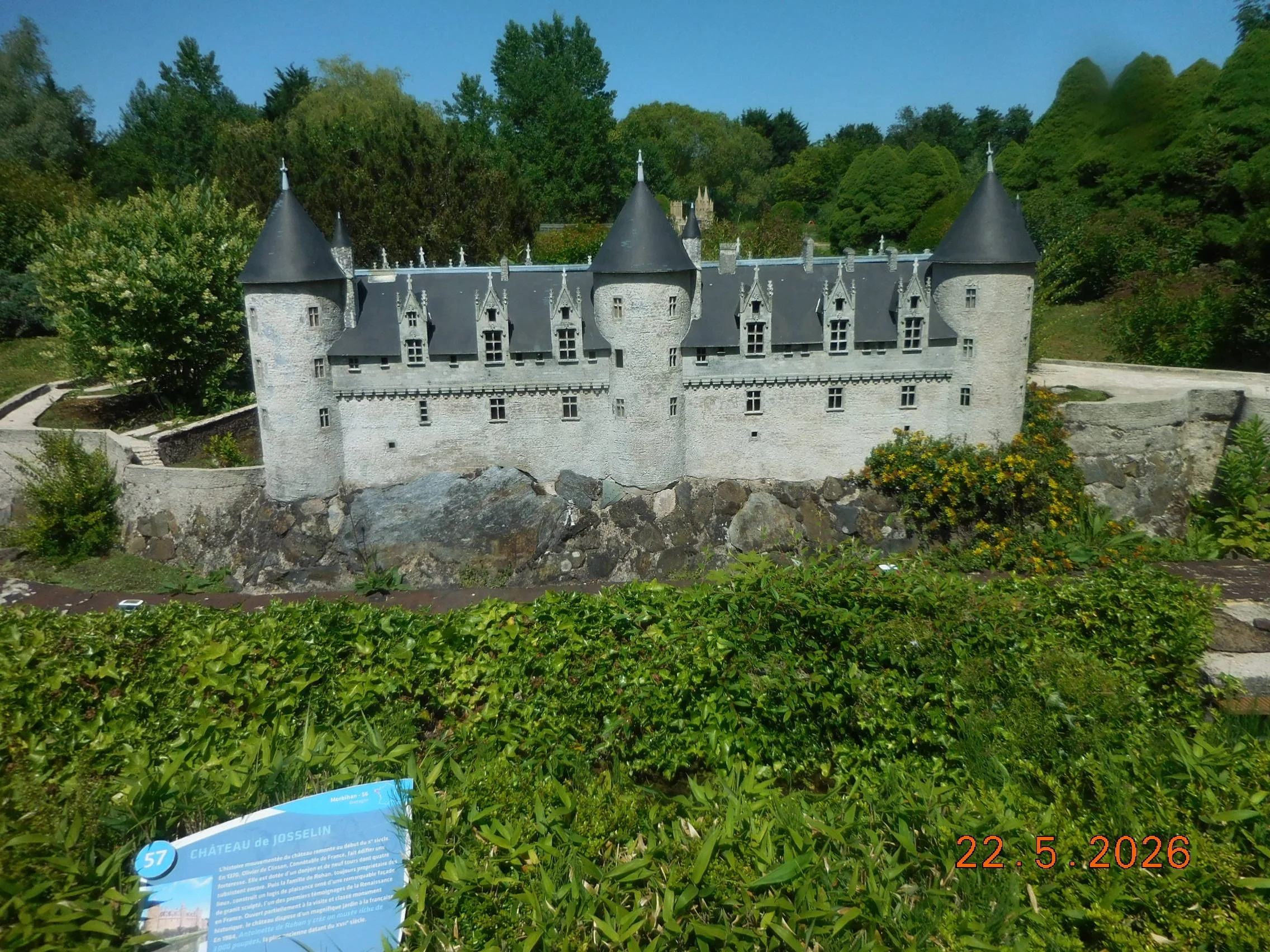 Reproduction au 1/30éme monuments et villages français