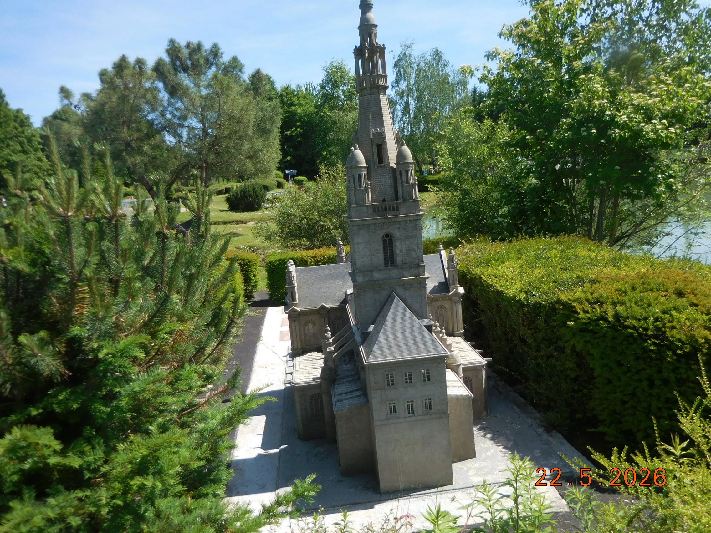 Reproduction au 1/30éme monuments et villages français