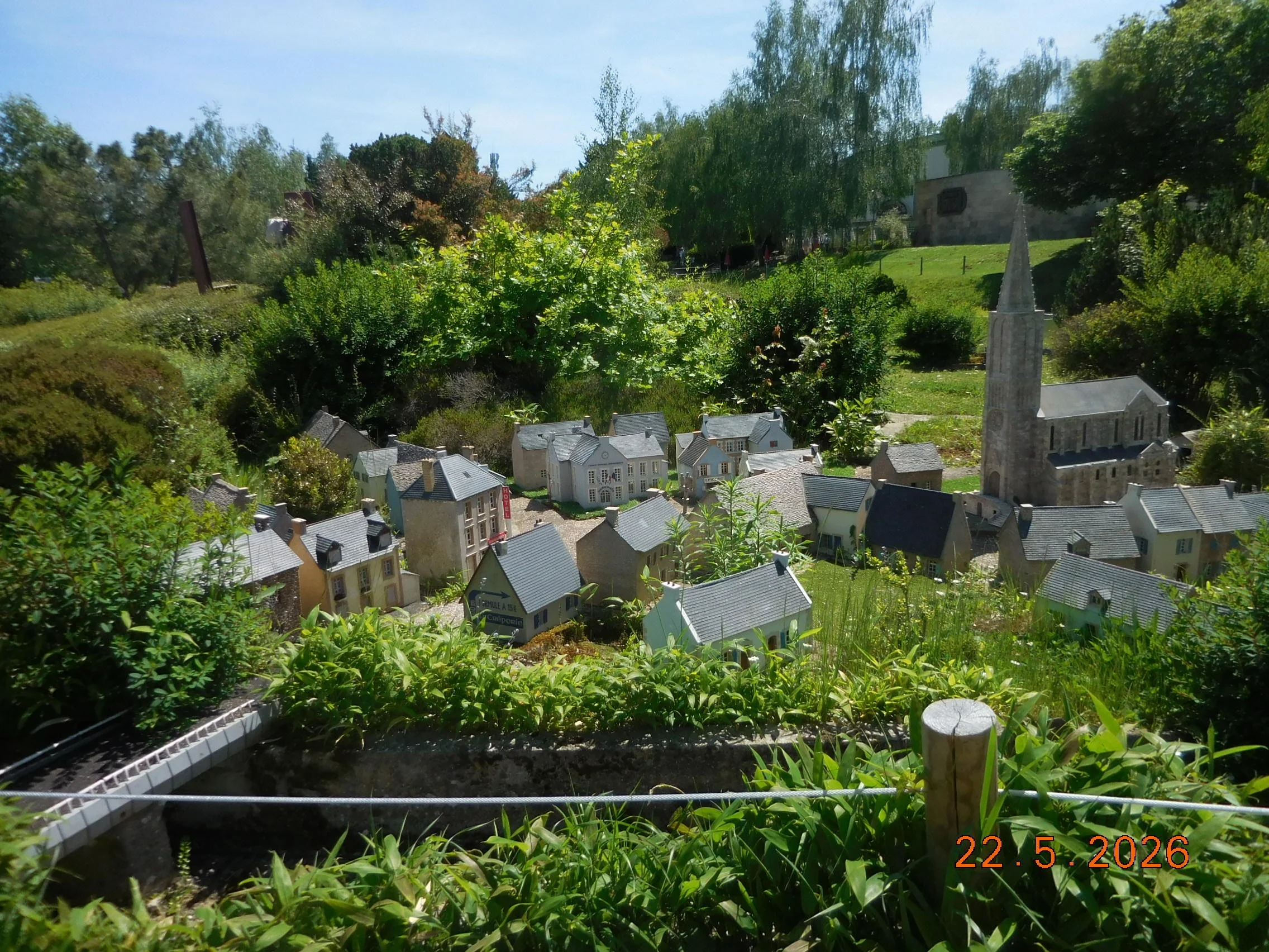 Reproduction au 1/30éme monuments et villages français