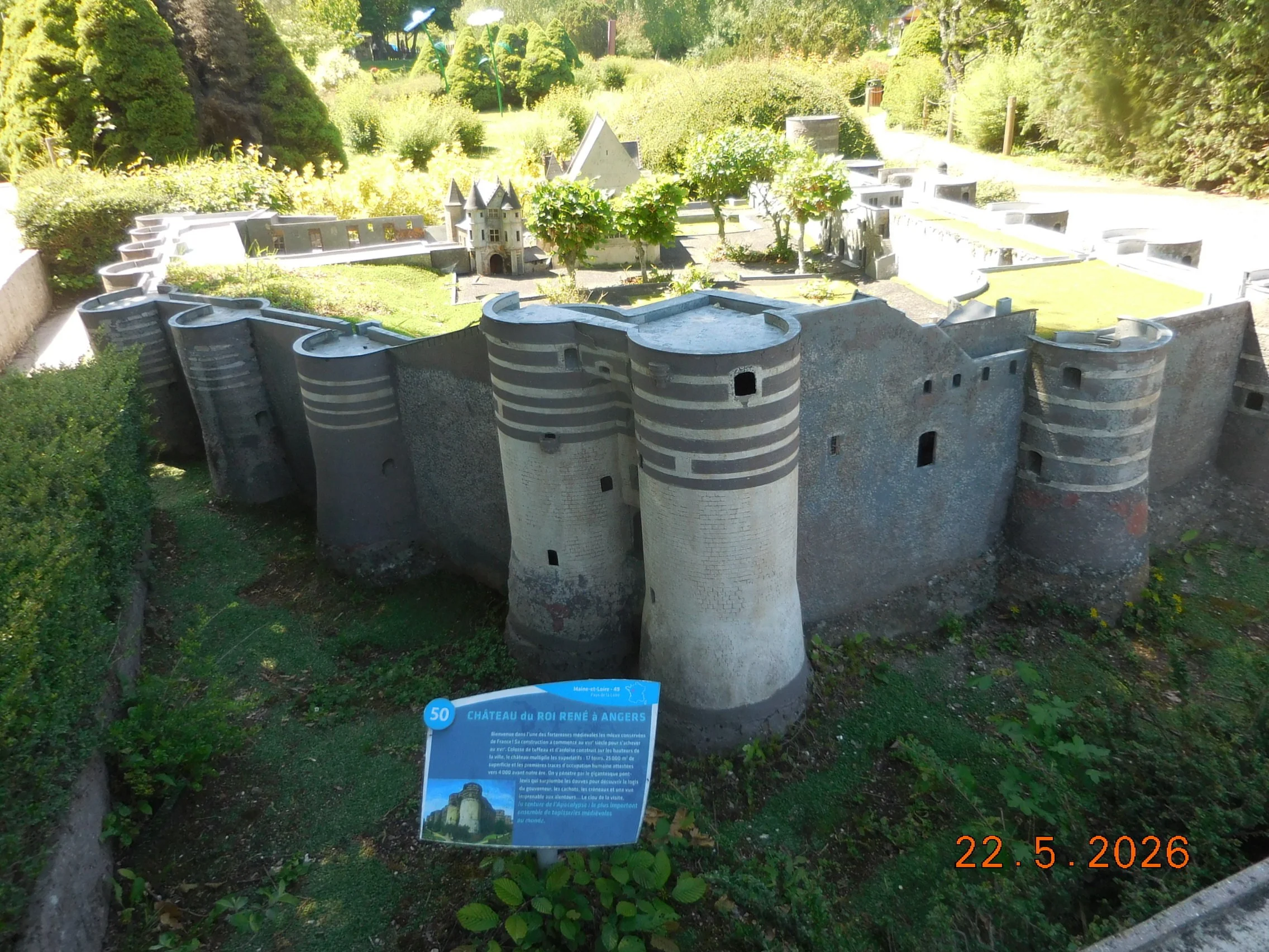 Reproduction au 1/30éme monuments et villages français
