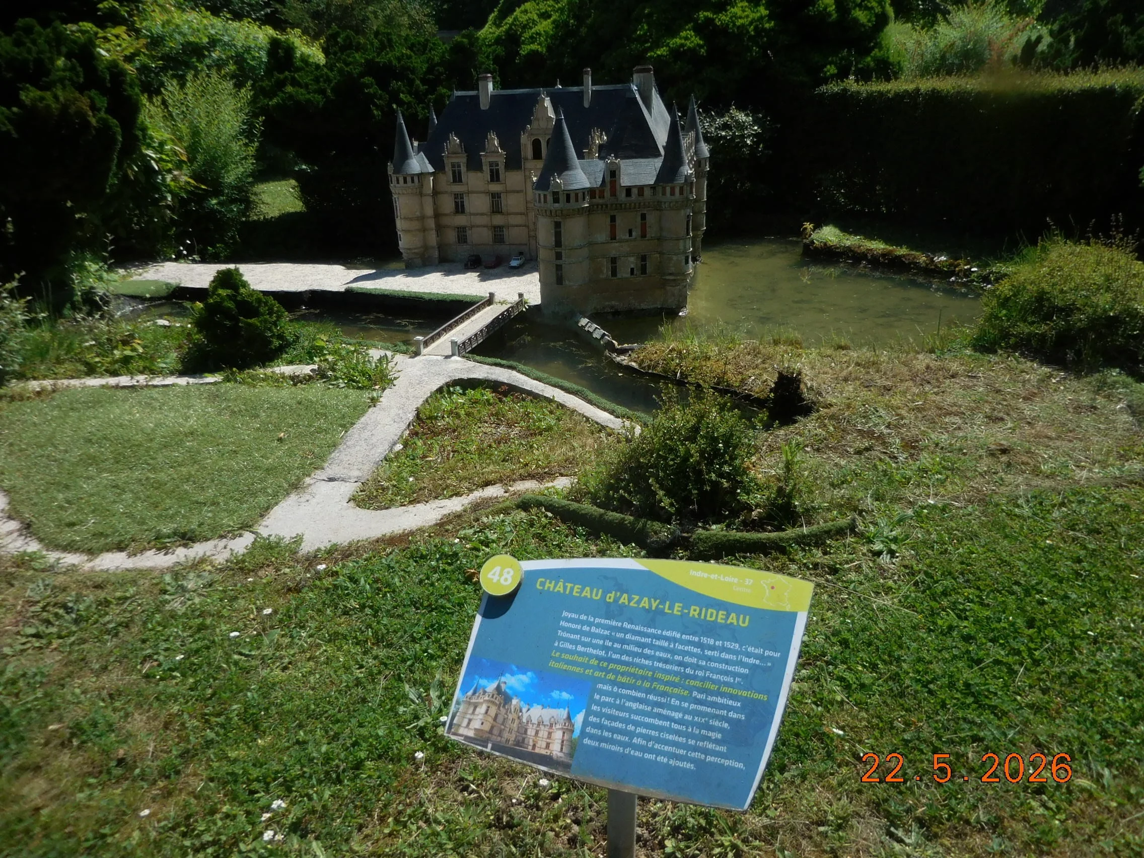 Reproduction au 1/30éme monuments et villages français