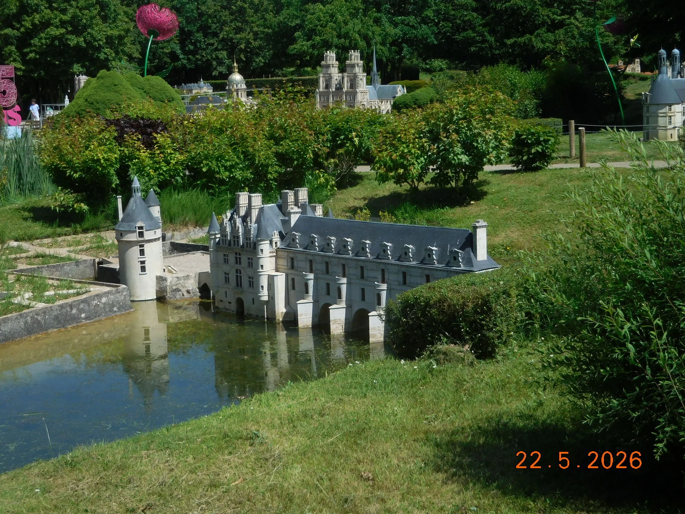 Reproduction au 1/30éme monuments et villages français