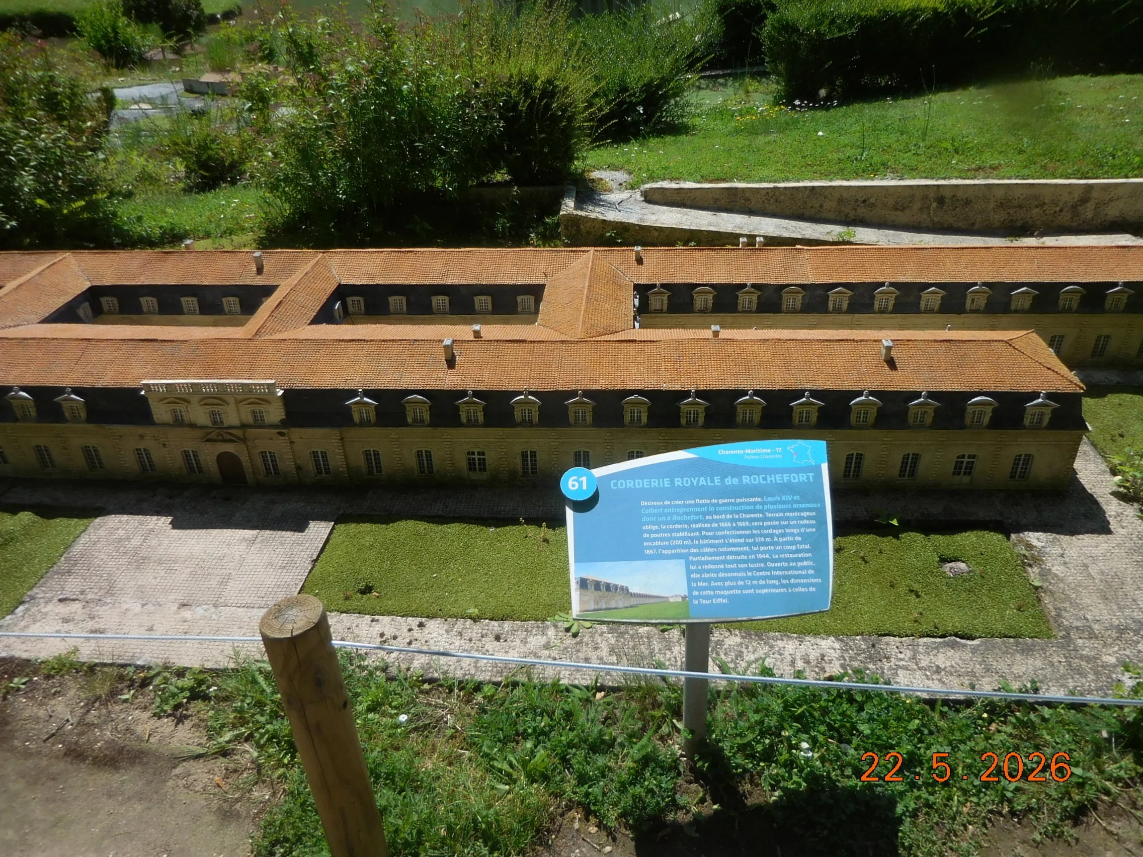Reproduction au 1/30éme monuments et villages français
