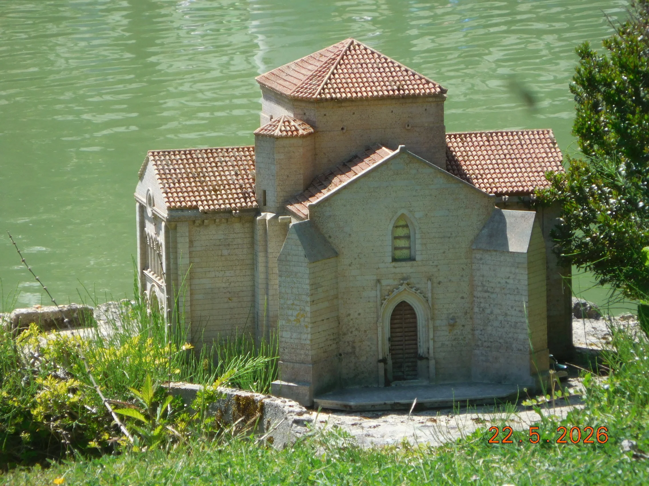 Reproduction au 1/30éme monuments et villages français