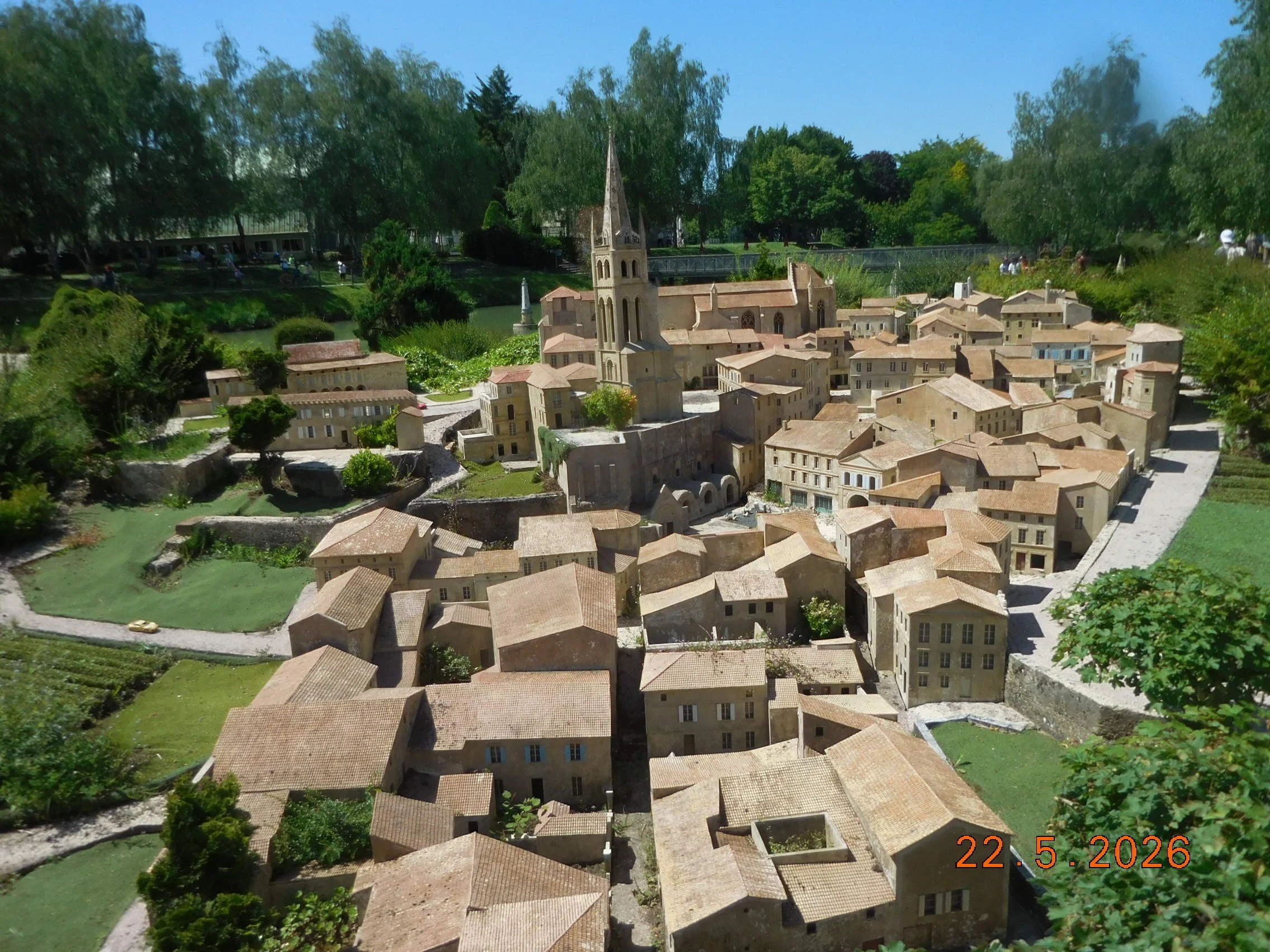 Reproduction au 1/30éme monuments et villages français