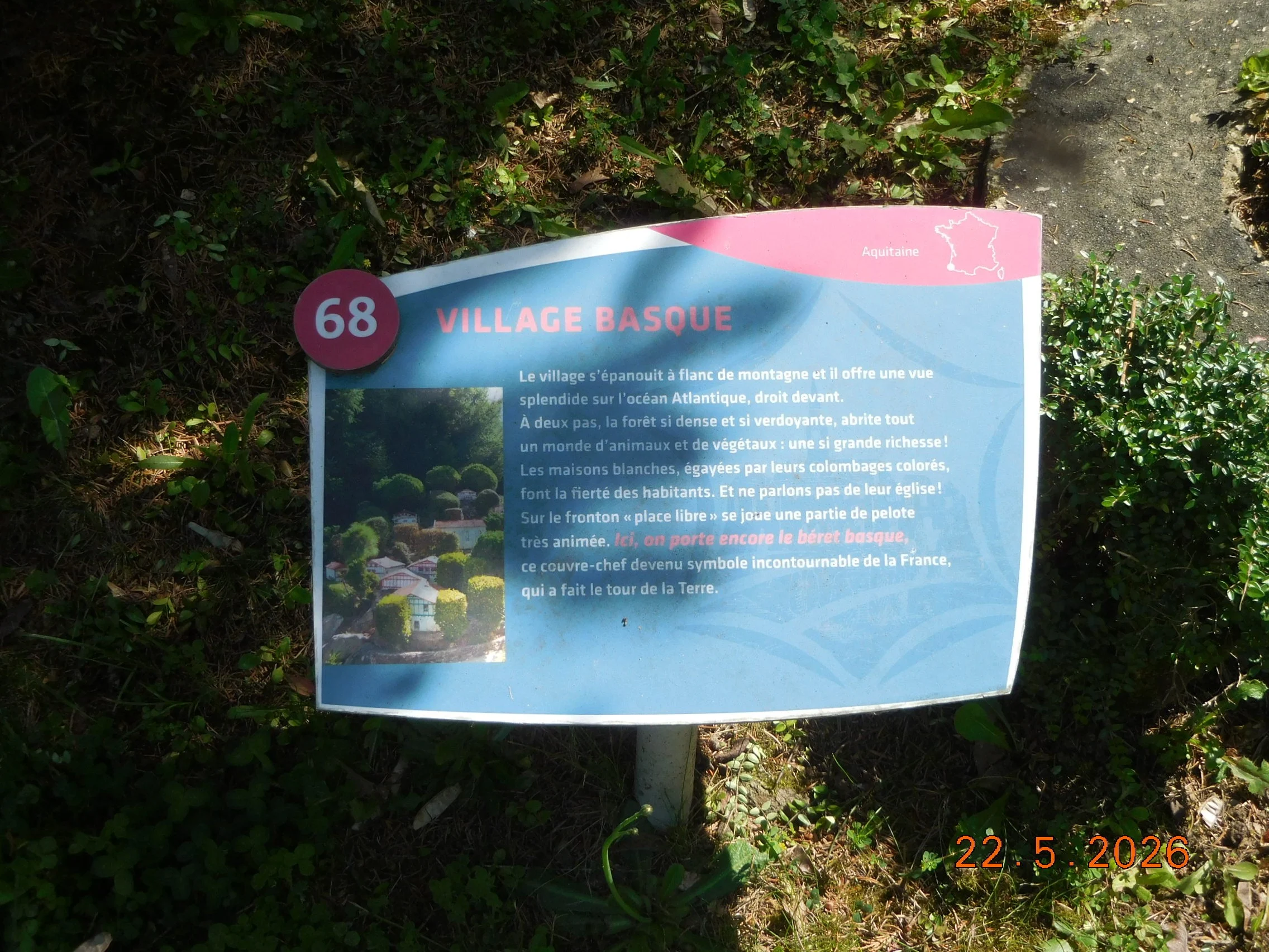 Reproduction au 1/30éme monuments et villages français