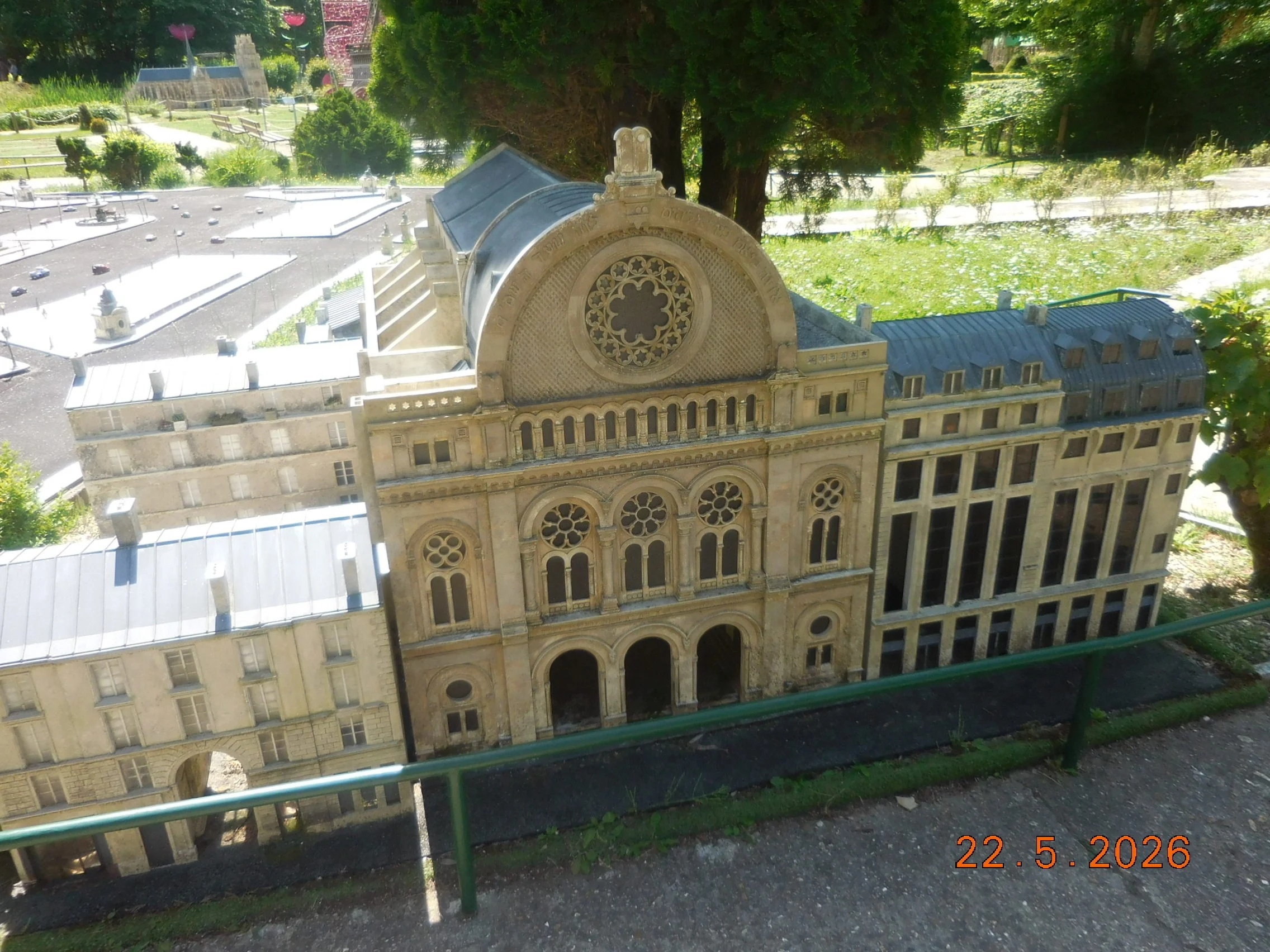 Reproduction au 1/30éme monuments et villages français