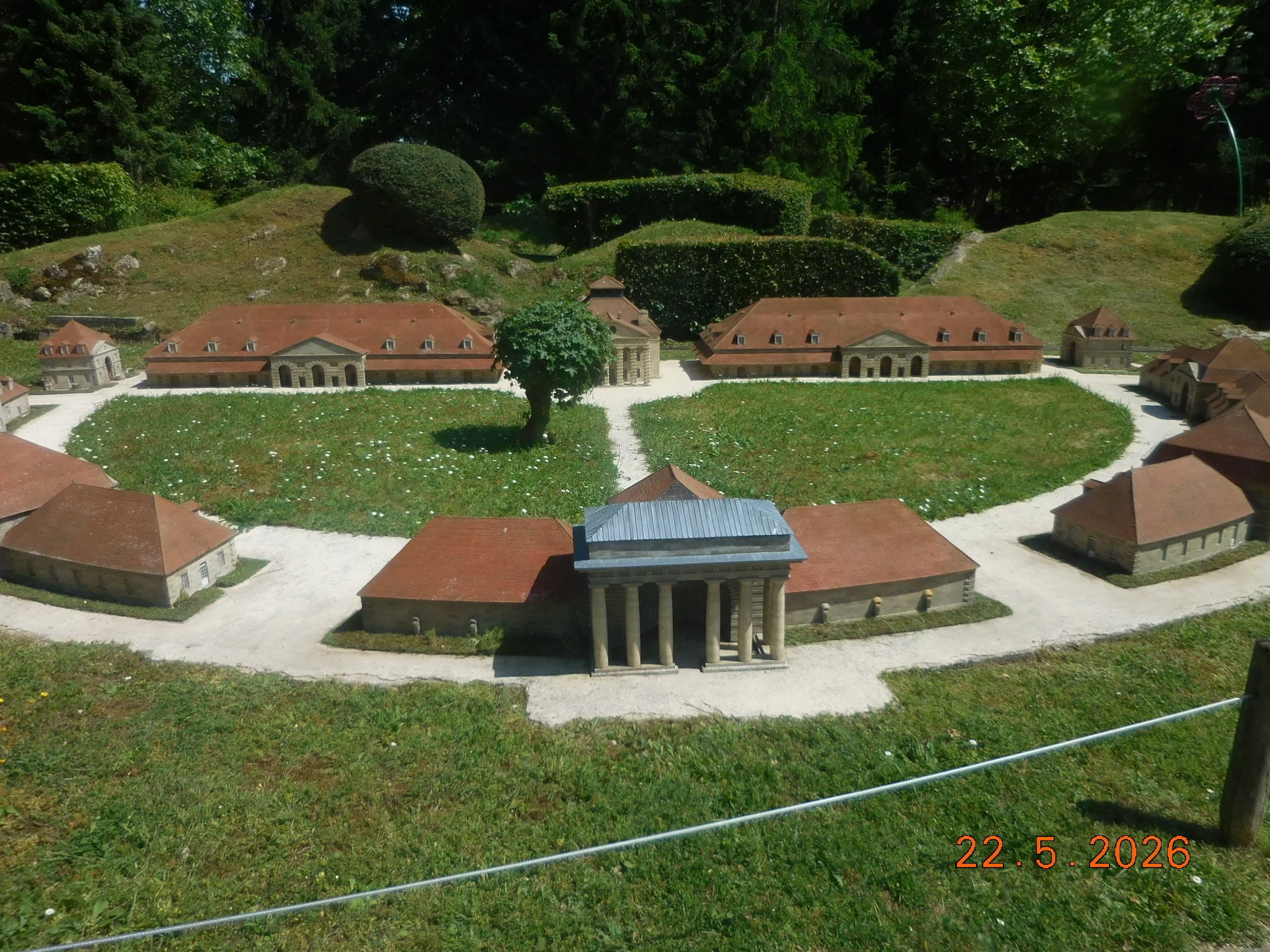 Reproduction au 1/30éme monuments et villages français
