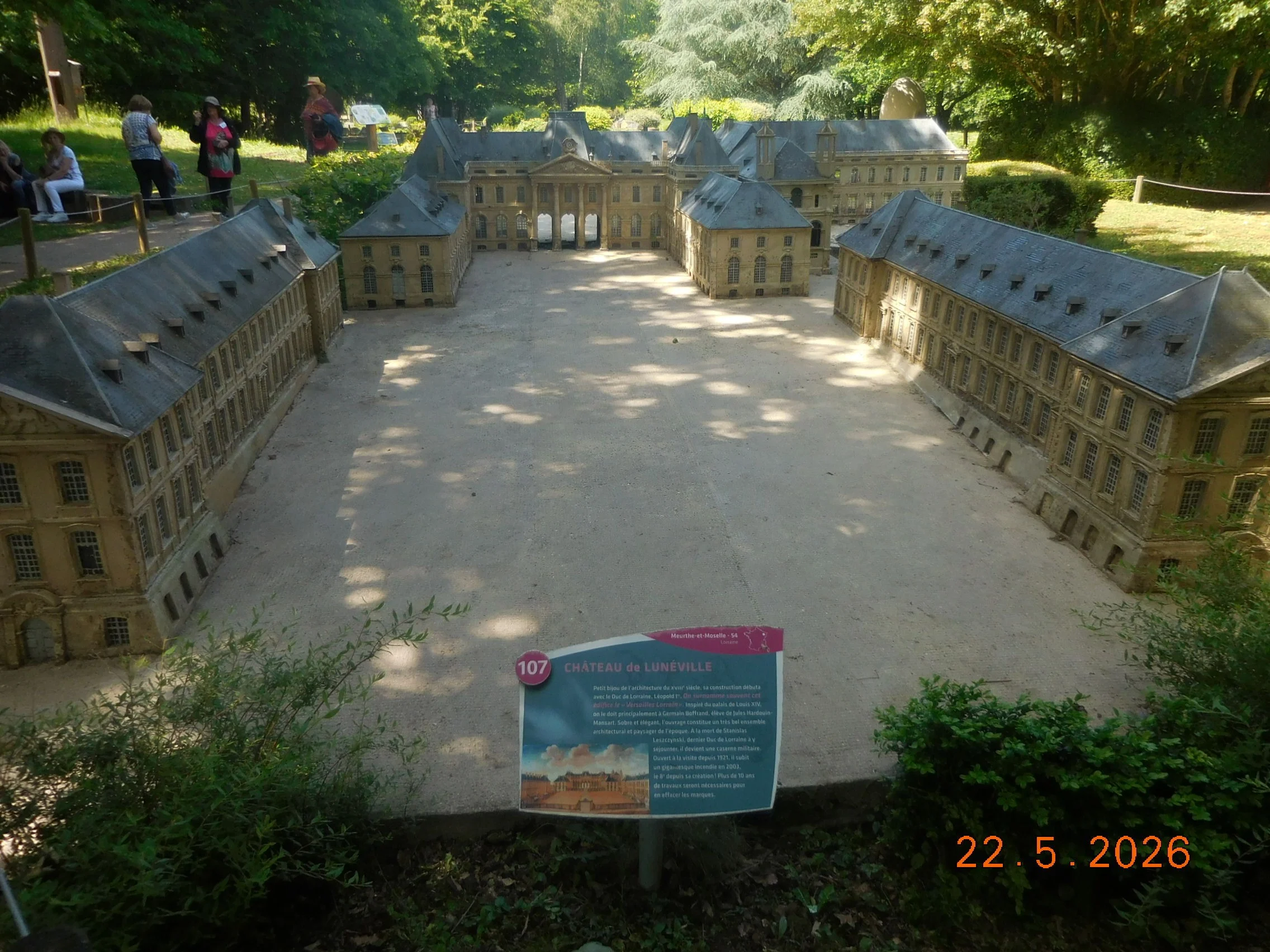 Reproduction au 1/30éme monuments et villages français