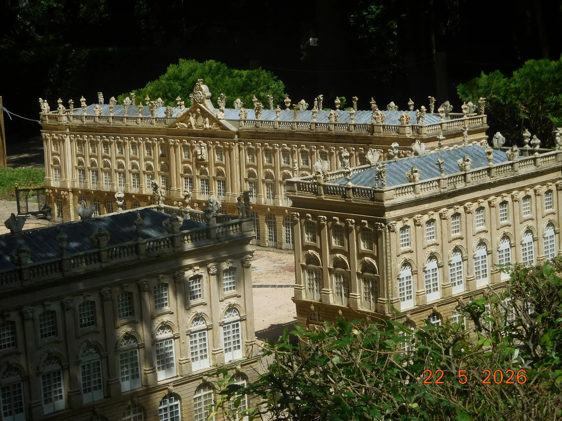 Reproduction au 1/30éme monuments et villages français