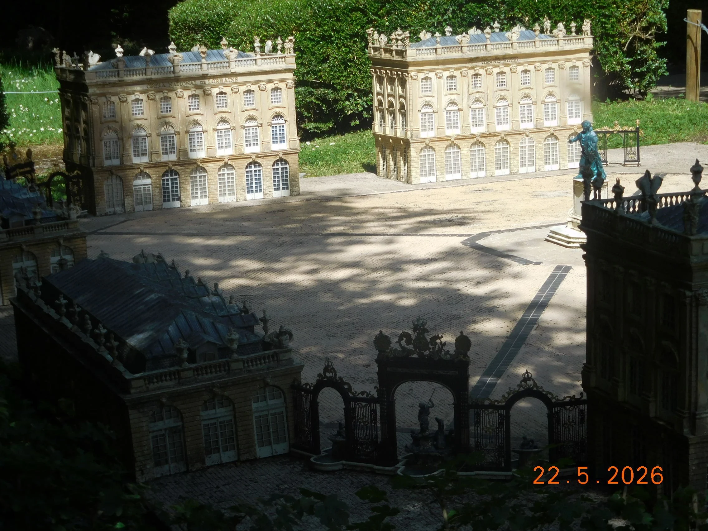 Reproduction au 1/30éme monuments et villages français