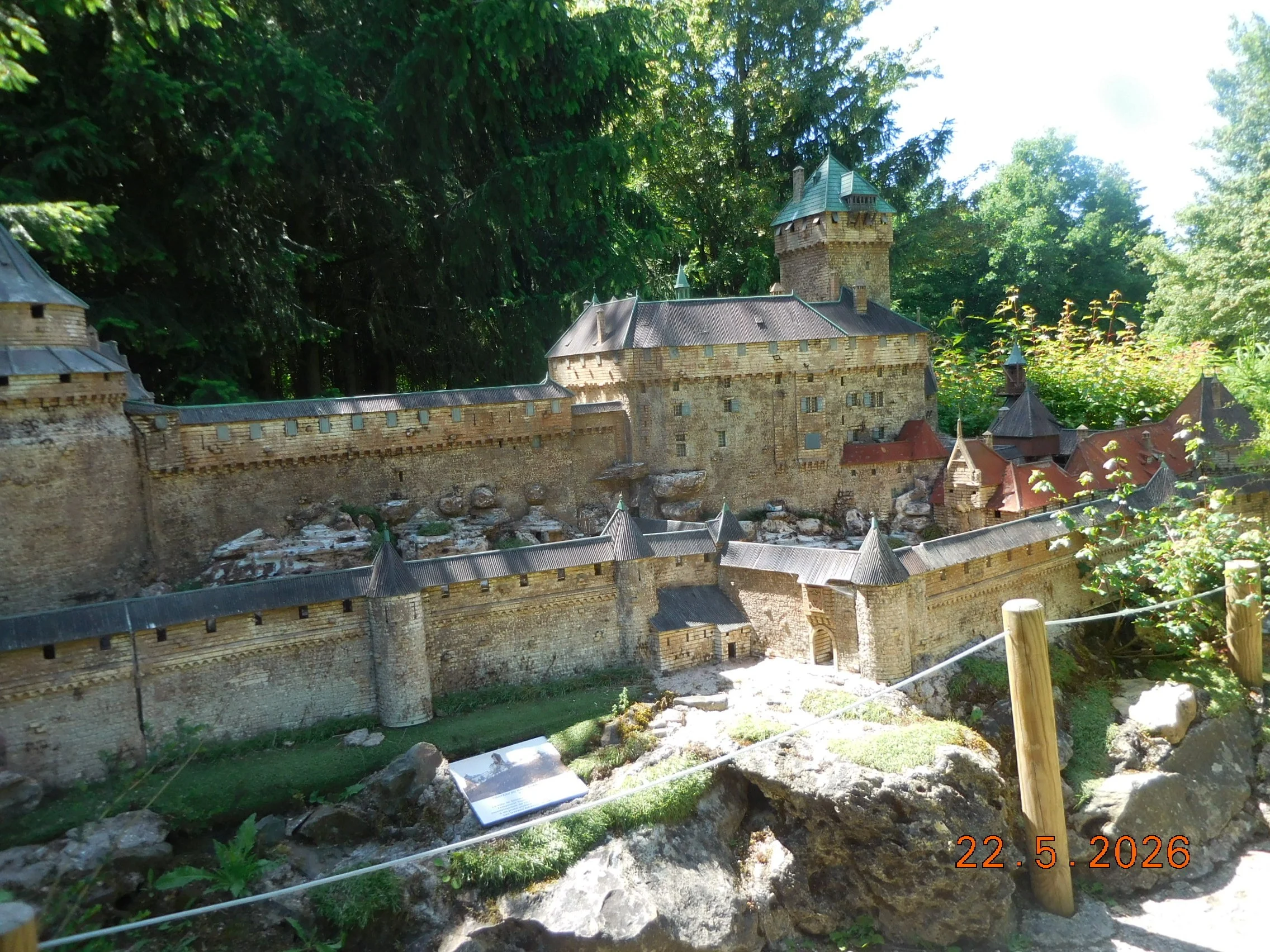 Reproduction au 1/30éme monuments et villages français