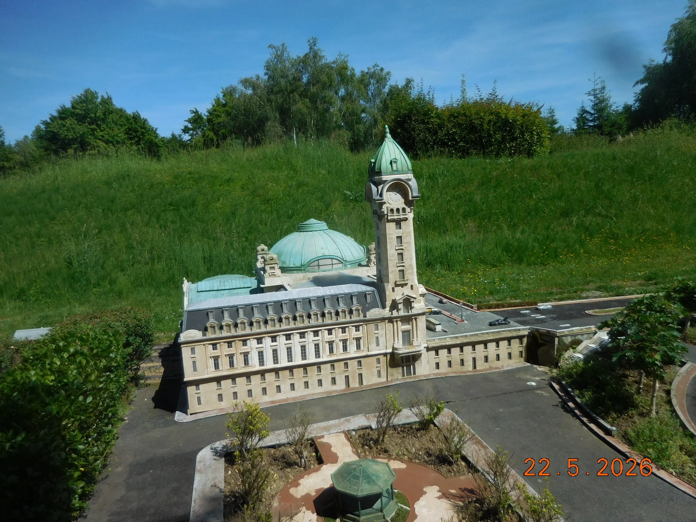 Reproduction au 1/30éme monuments et villages français