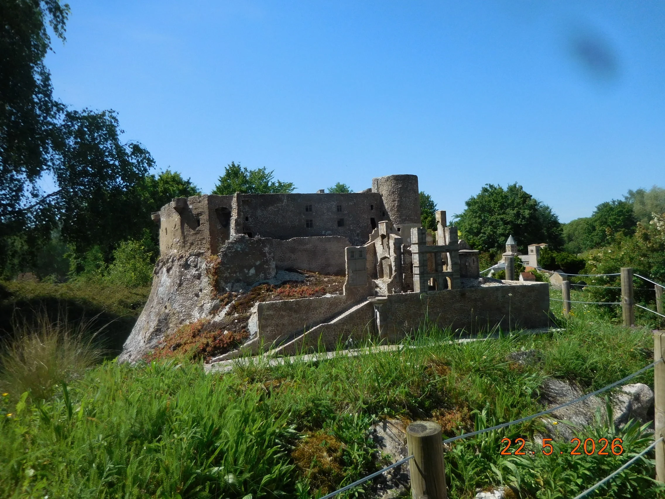 Reproduction au 1/30éme monuments et villages français