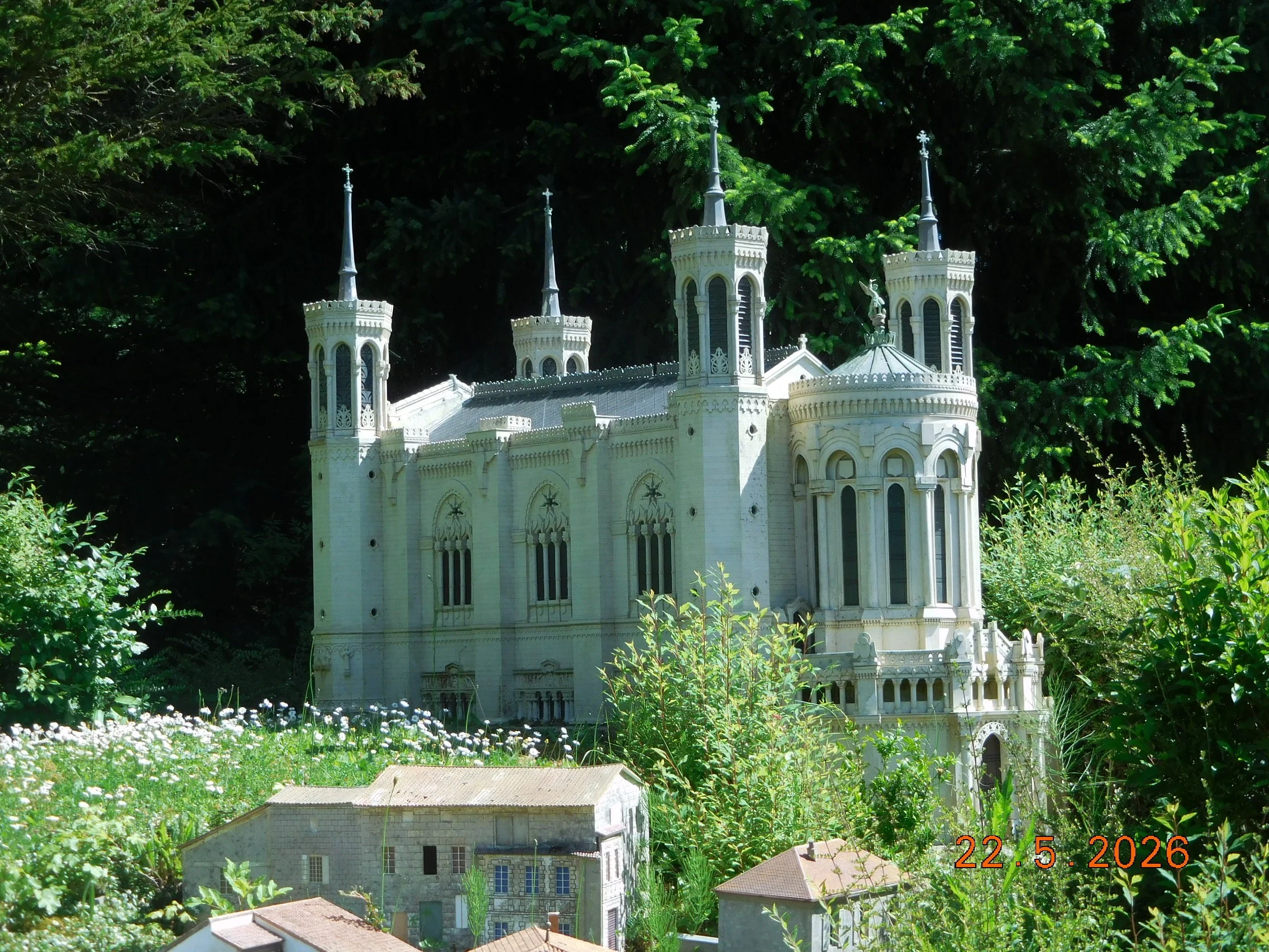 Reproduction au 1/30éme monuments et villages français