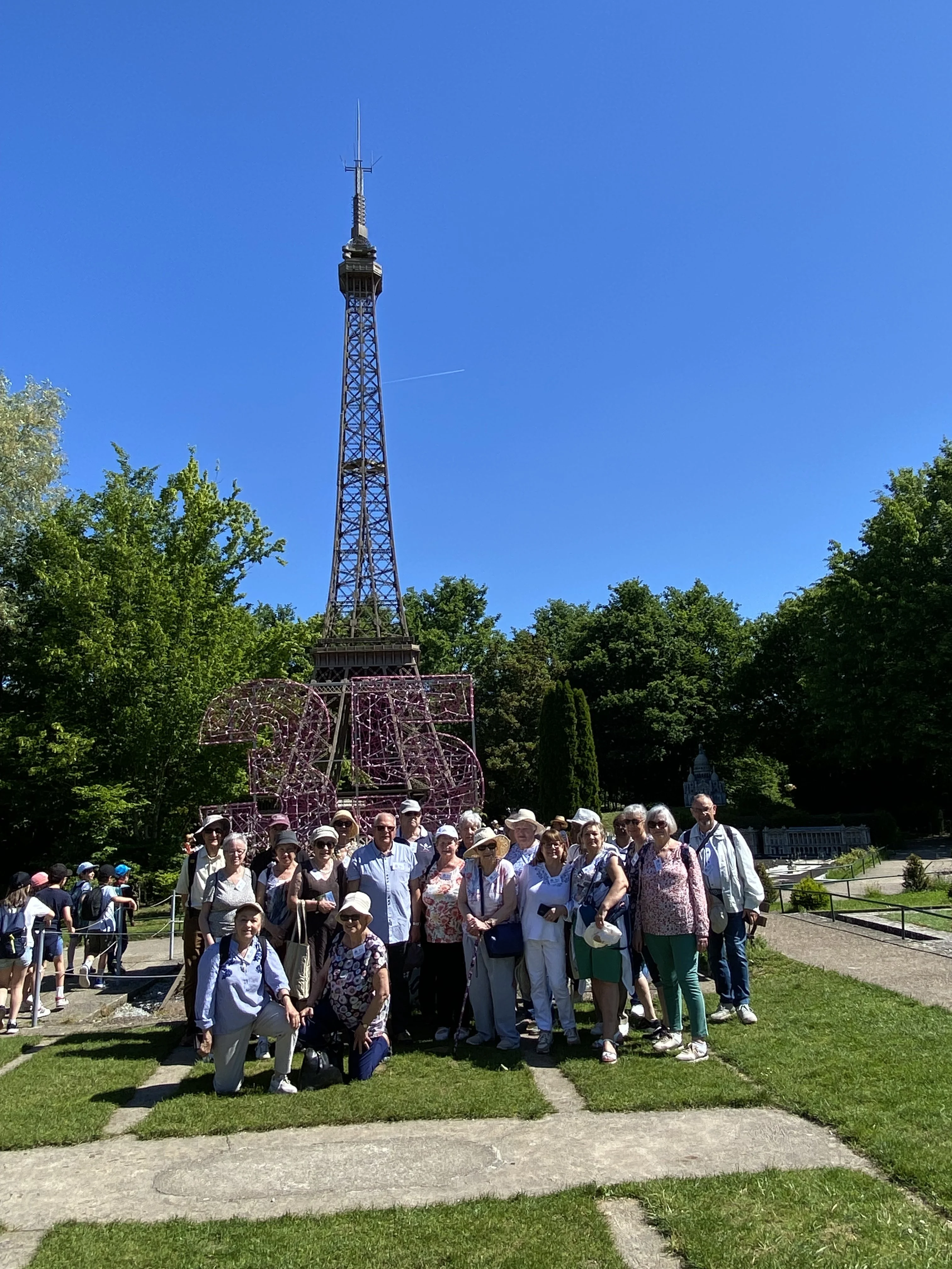 Reproduction au 1/30éme monuments et villages français